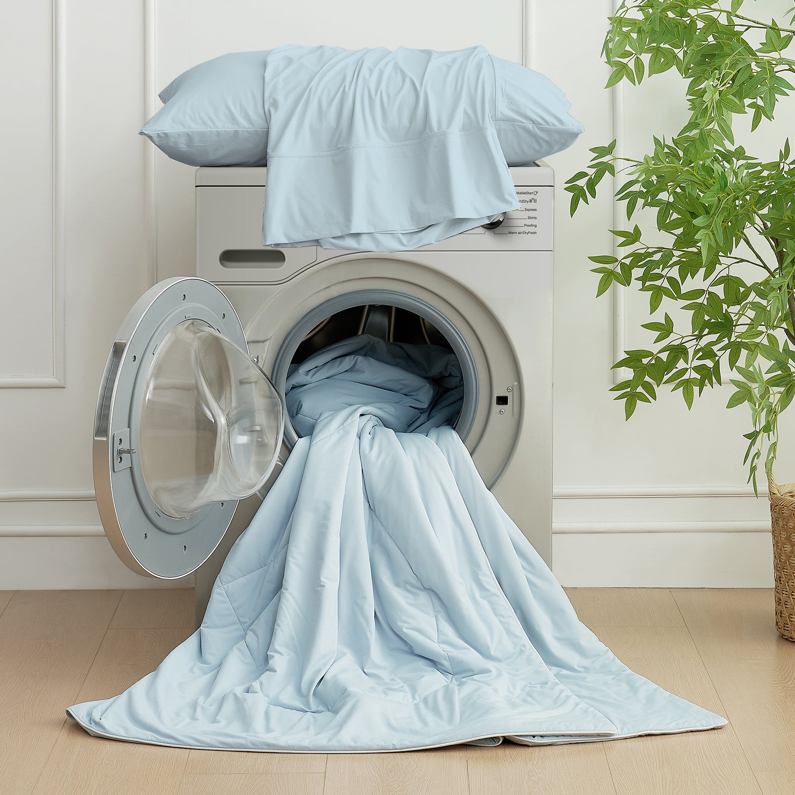 Machine washable cooling comforter for easy care#color_Blue