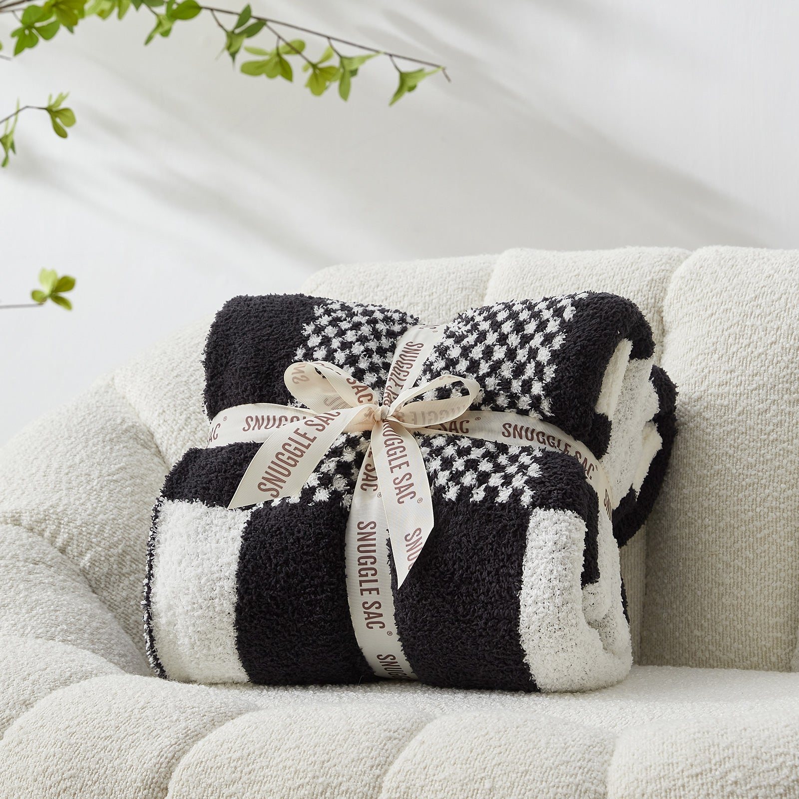 Snuggle Sacs Checkered Feather Yarn Knit Throw Blanket, wrapped with the ribbon as a perfect gift#color_Black White