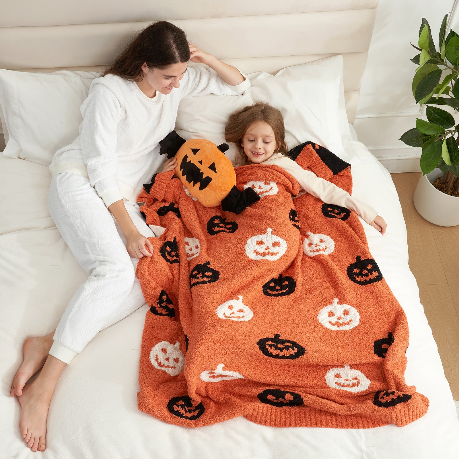MochiSoft™ Reversible Pumpkin Bat Throw Blanket